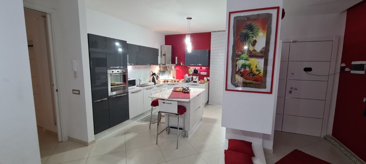 Appartamento di  4 vani /140 mq  a Bitetto (zona Via Beato)