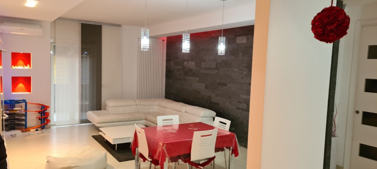 Appartamento di  4 vani /140 mq  a Bitetto (zona Via Beato)