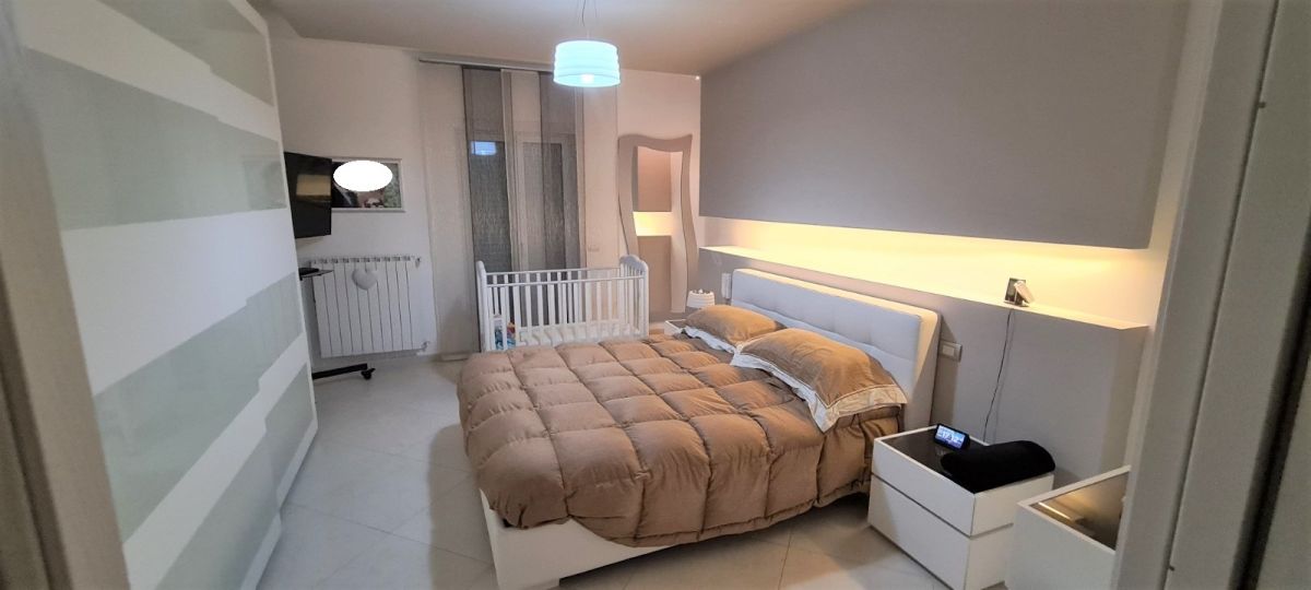 Appartamento di  4 vani /140 mq  a Bitetto (zona Via Beato)