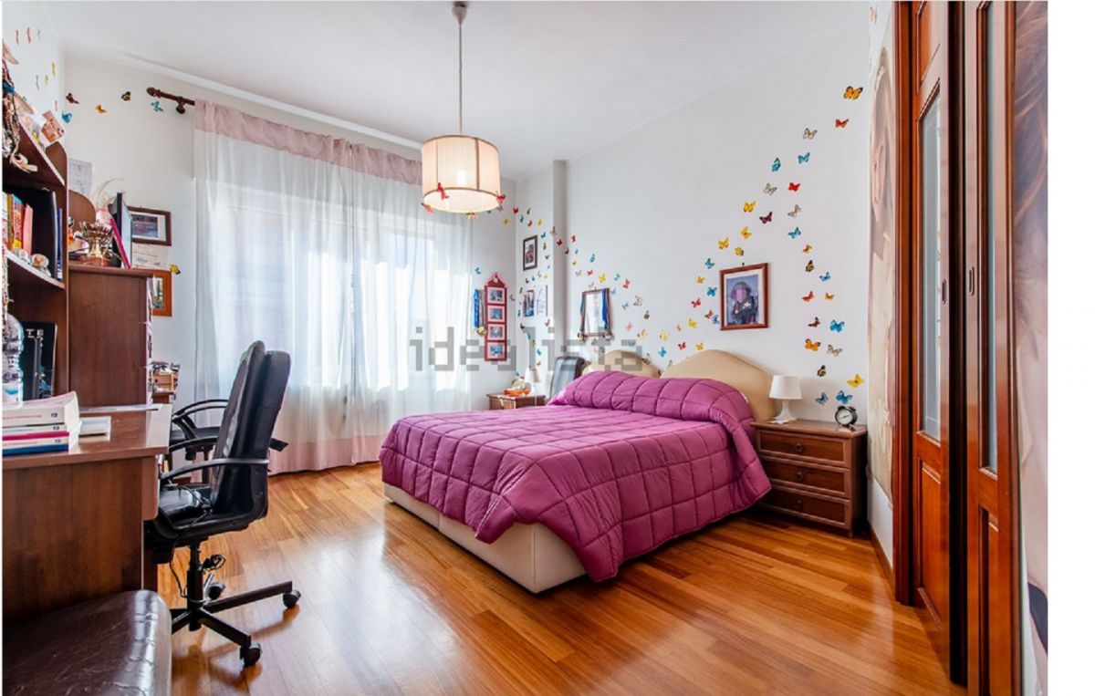 Appartamento di  4 vani /125 mq  a Trani (zona Centro)