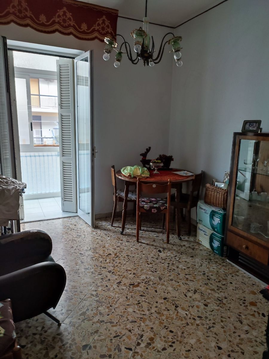 Appartamento di  4 vani /120 mq  a Bari - Carrassi