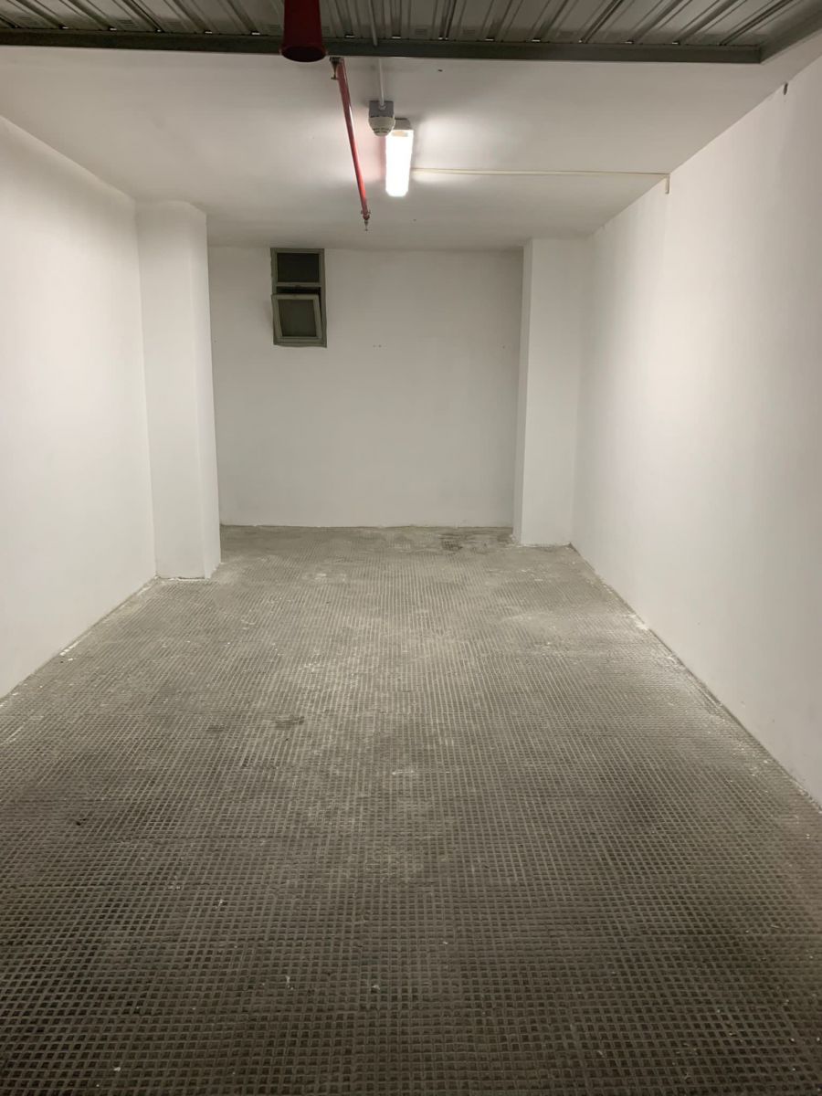 Box / Garage / Posto Auto di  1 vani /22 mq  a Bari - Japigia (zona chiesa resurrezione )