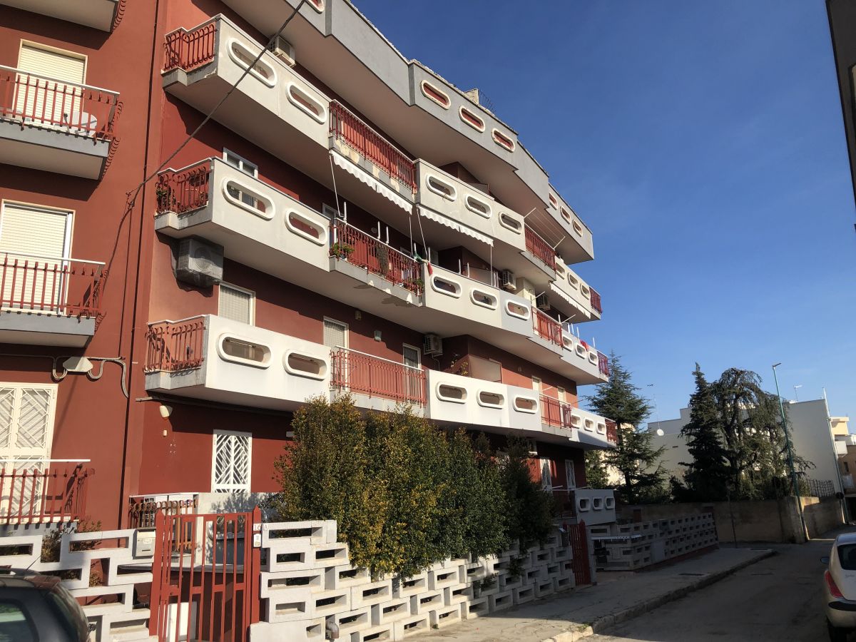 Appartamento di  4 vani /140 mq  a Bitetto (zona Via Beato)