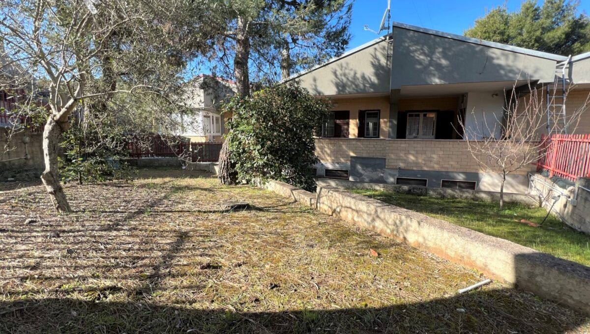 Villa (zona residenziale) di  5 vani /150 mq  a Cassano delle Murge (zona Contrada Fra' Diavolo)