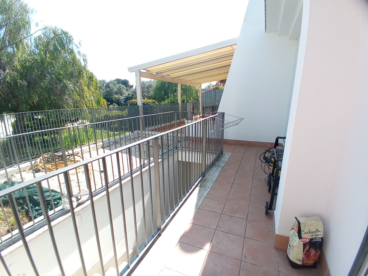 Villa (zona residenziale) di  6 vani /210 mq  a Bari - Mungivacca (zona via fanelli)