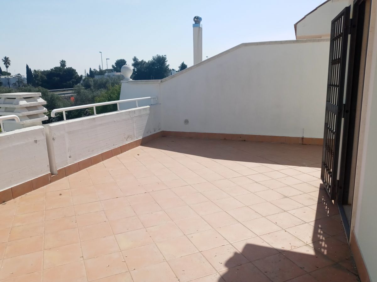 Villa (zona residenziale) di  6 vani /210 mq  a Bari - Mungivacca (zona via fanelli)