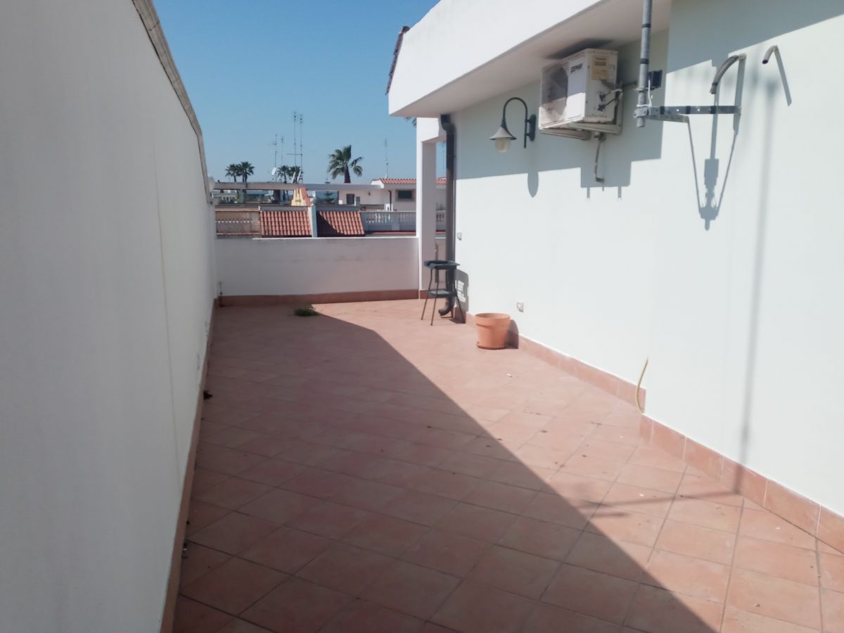 Villa (zona residenziale) di  6 vani /210 mq  a Bari - Mungivacca (zona via fanelli)