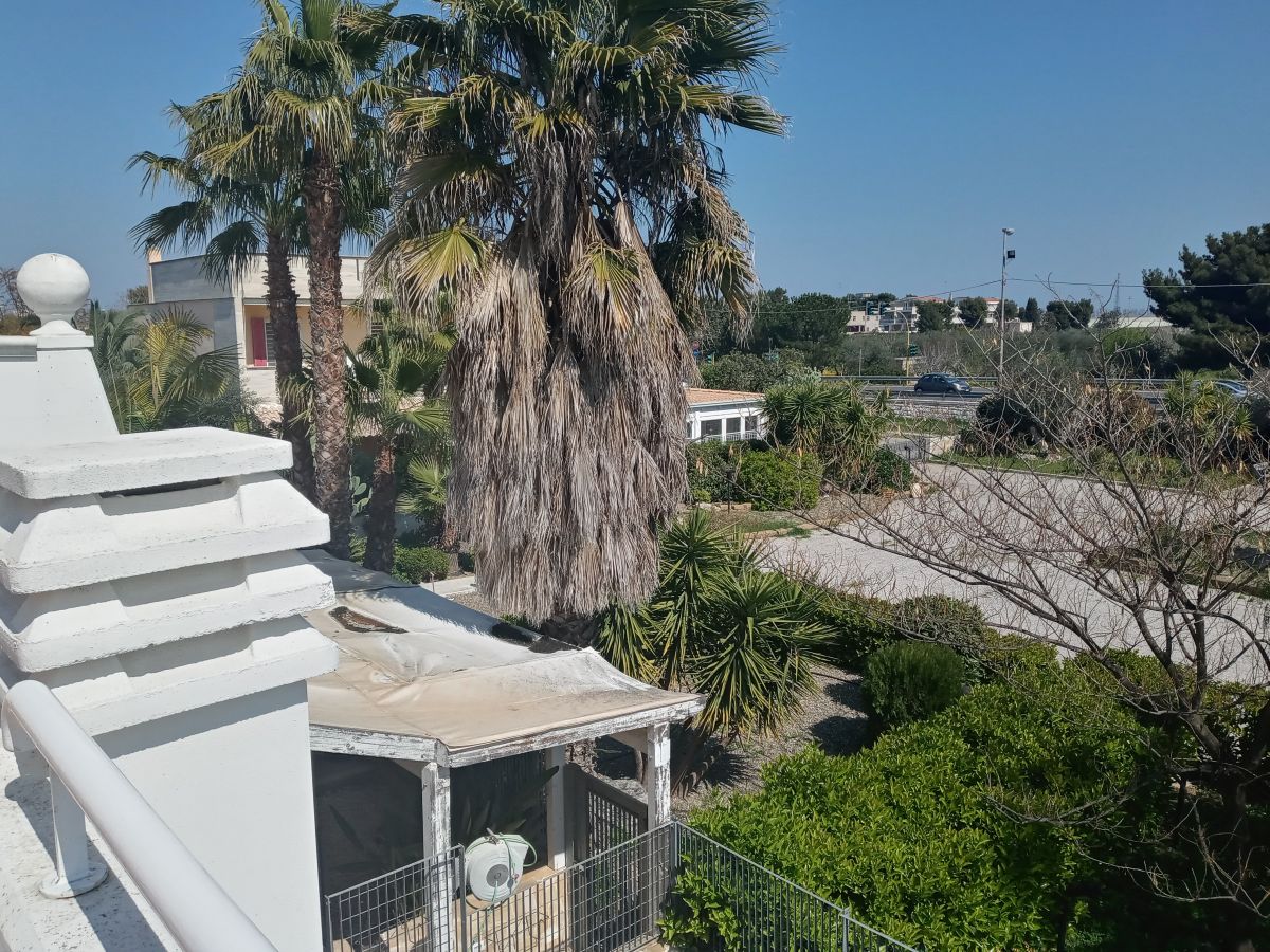 Villa (zona residenziale) di  6 vani /210 mq  a Bari - Mungivacca (zona via fanelli)