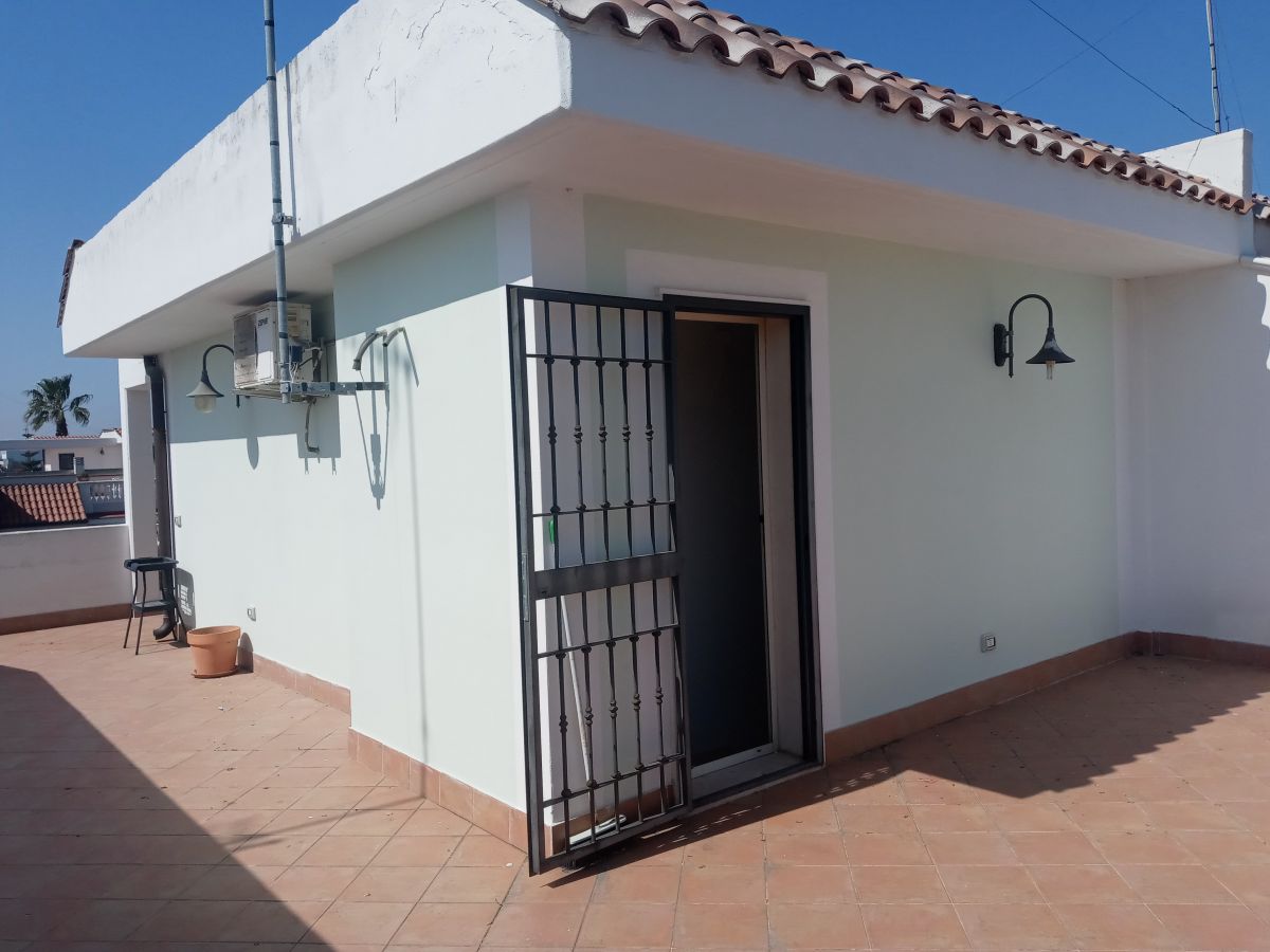 Villa (zona residenziale) di  6 vani /210 mq  a Bari - Mungivacca (zona via fanelli)