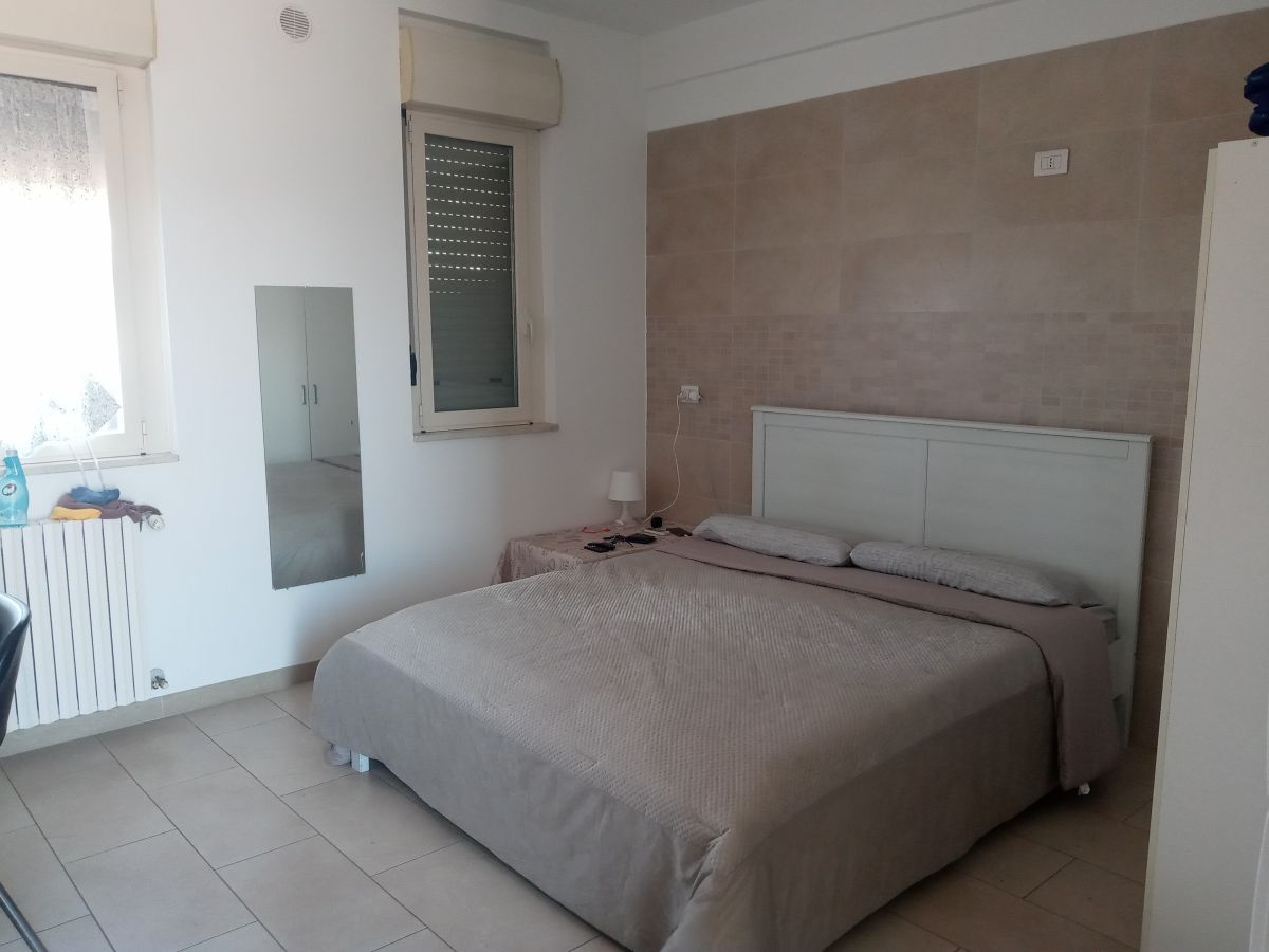 Villa (zona residenziale) di  6 vani /210 mq  a Bari - Mungivacca (zona via fanelli)