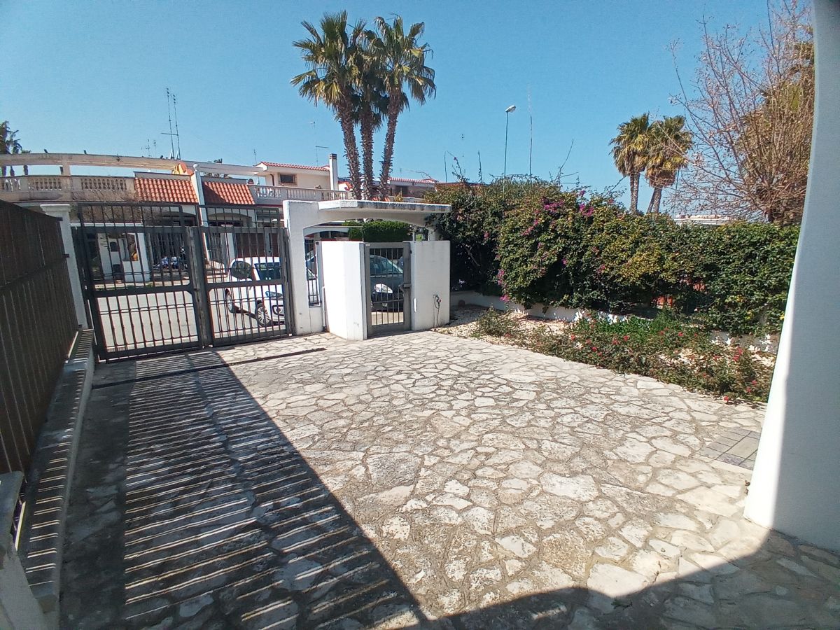 Villa (zona residenziale) di  6 vani /210 mq  a Bari - Mungivacca (zona via fanelli)