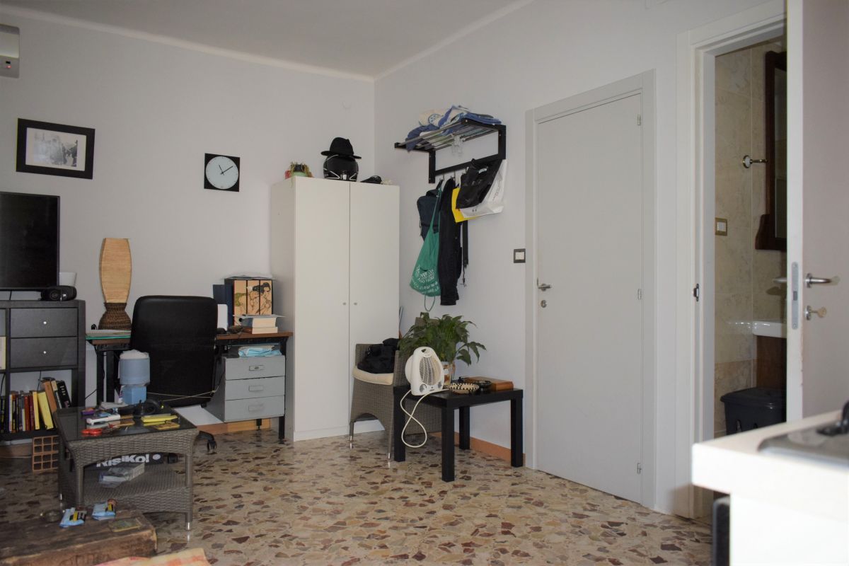 Casa indipendente di  3 vani /130 mq  a Bitetto (zona Centralissima)