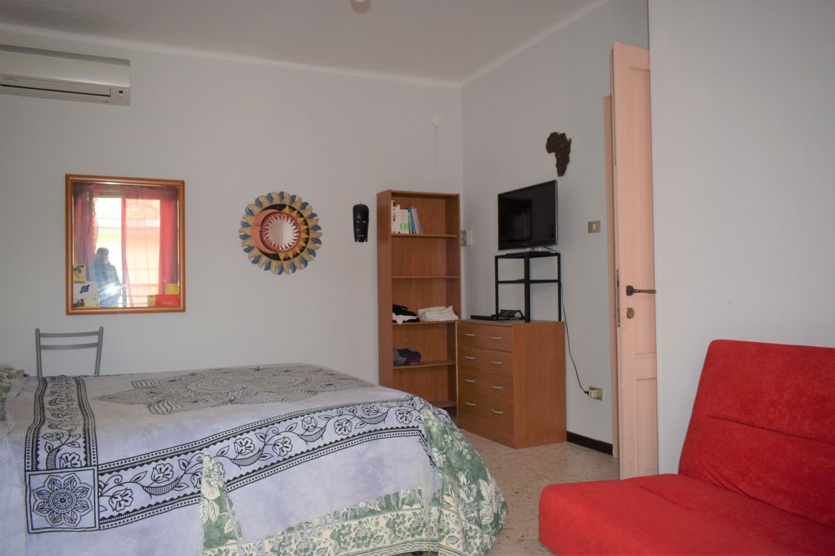 Casa indipendente di  3 vani /130 mq  a Bitetto (zona Centralissima)