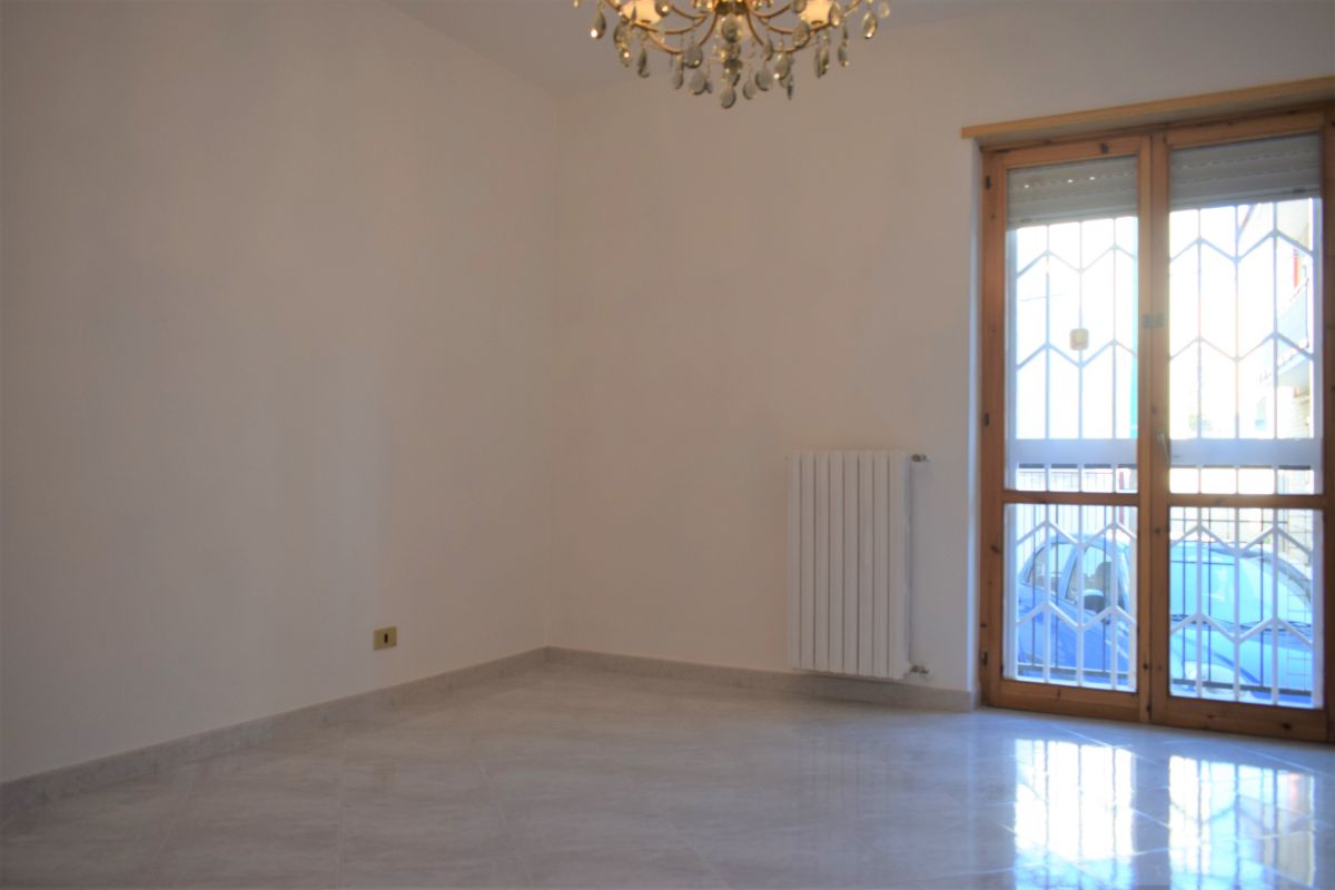 Appartamento di  3 vani /90 mq  a Bitetto (zona Mercato-Posta)