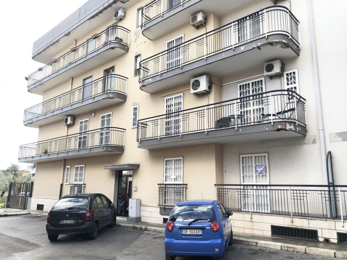 Appartamento di  3 vani /90 mq  a Bitetto (zona Mercato-Posta)