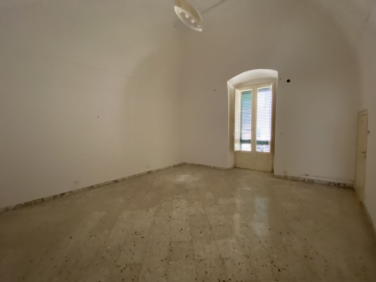 Appartamento di  2 vani /115 mq  a Triggiano (zona centro storico)