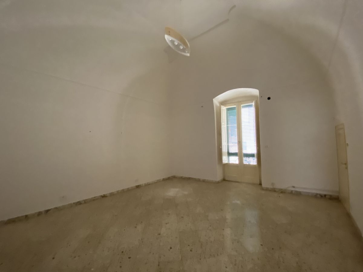 Appartamento di  2 vani /115 mq  a Triggiano (zona centro storico)