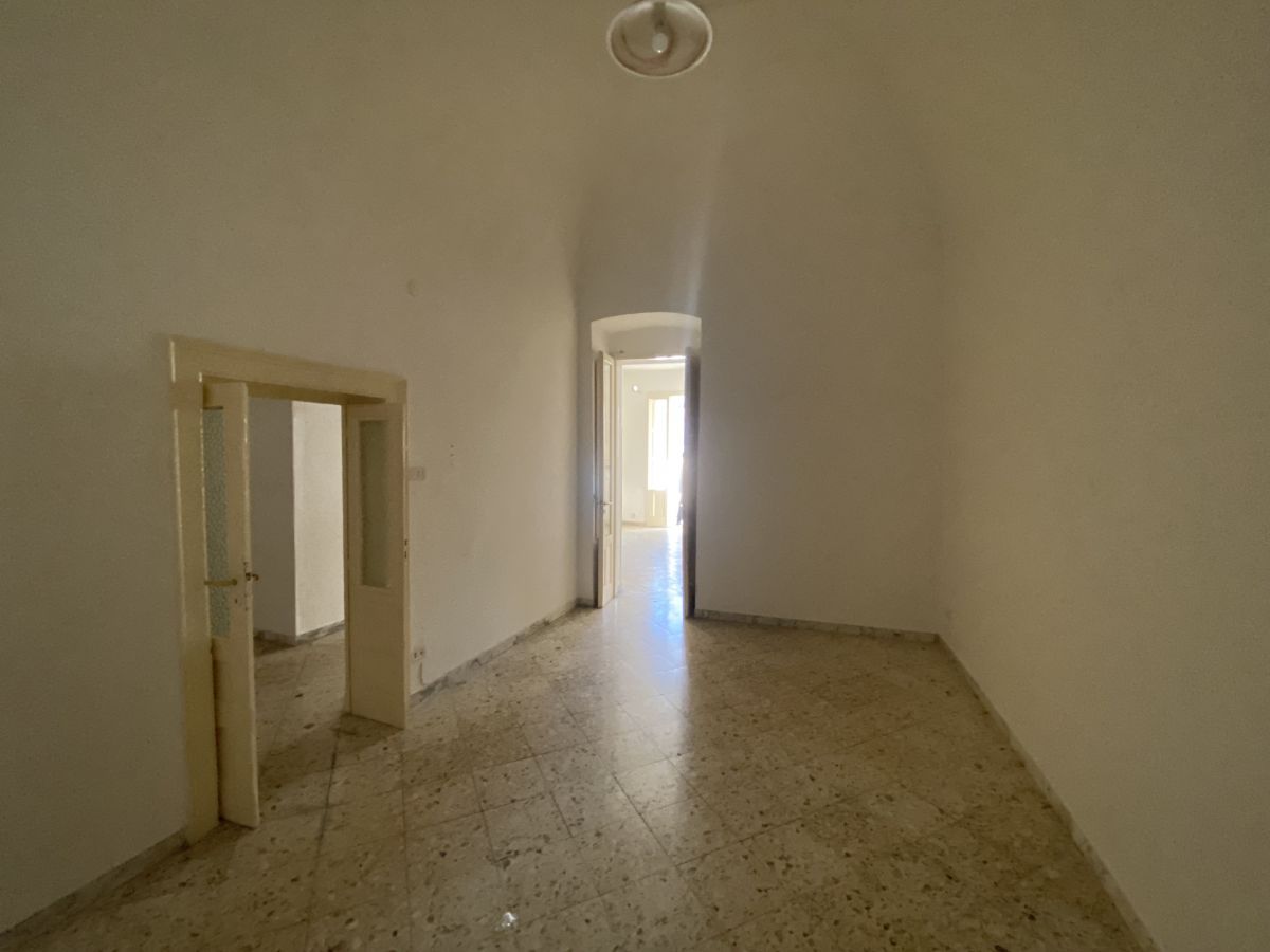 Appartamento di  2 vani /115 mq  a Triggiano (zona centro storico)