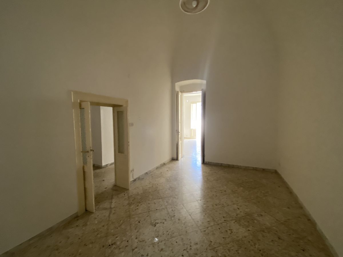 Appartamento di  2 vani /115 mq  a Triggiano (zona centro storico)