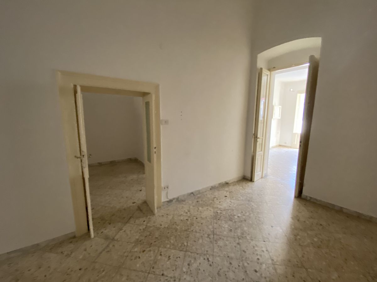 Appartamento di  2 vani /115 mq  a Triggiano (zona centro storico)