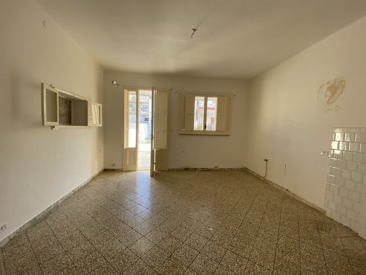 Appartamento di  2 vani /115 mq  a Triggiano (zona centro storico)