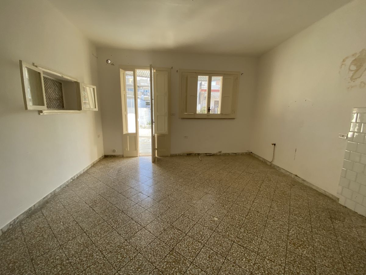 Appartamento di  2 vani /115 mq  a Triggiano (zona centro storico)