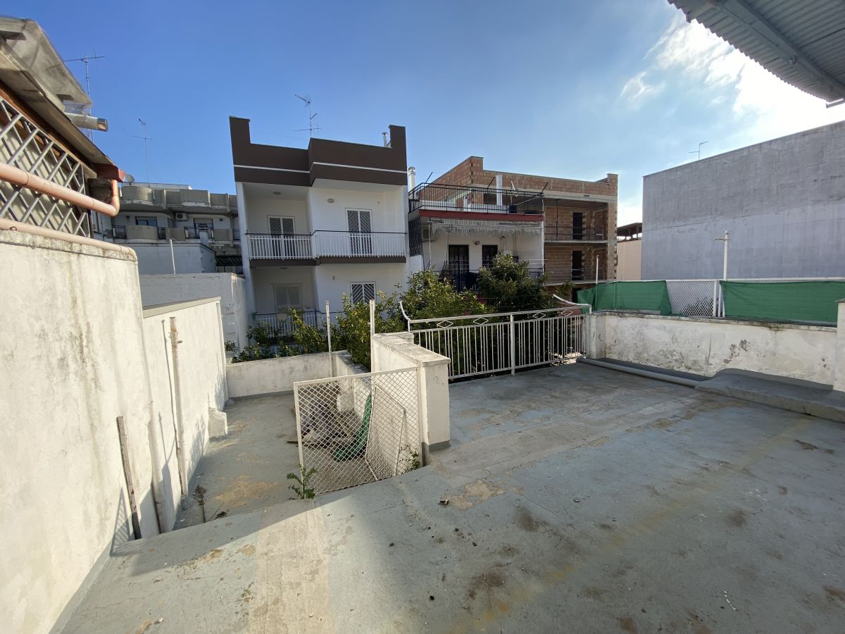 Appartamento di  2 vani /115 mq  a Triggiano (zona centro storico)