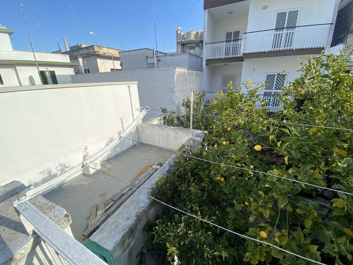 Appartamento di  2 vani /115 mq  a Triggiano (zona centro storico)