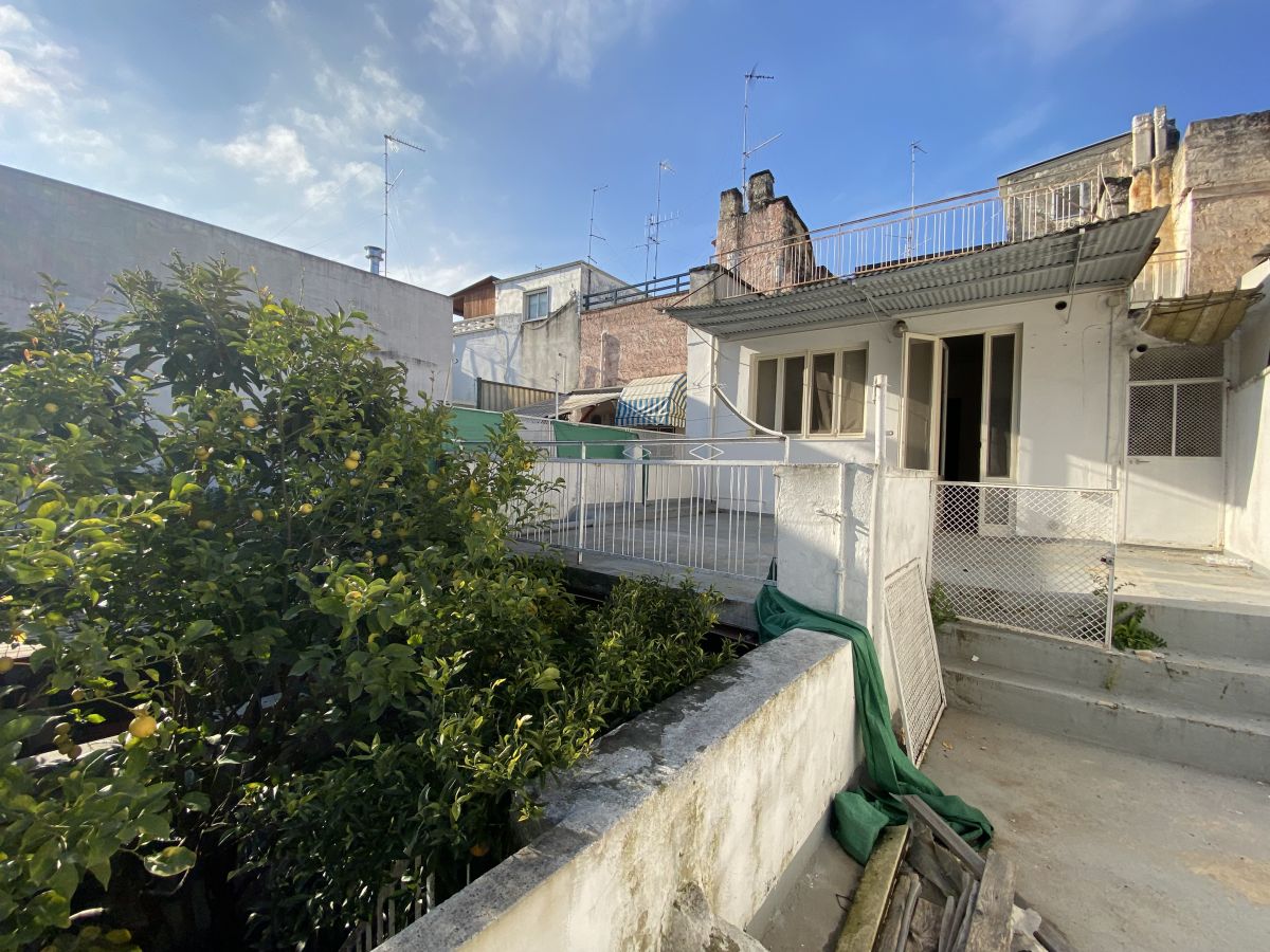 Appartamento di  2 vani /115 mq  a Triggiano (zona centro storico)