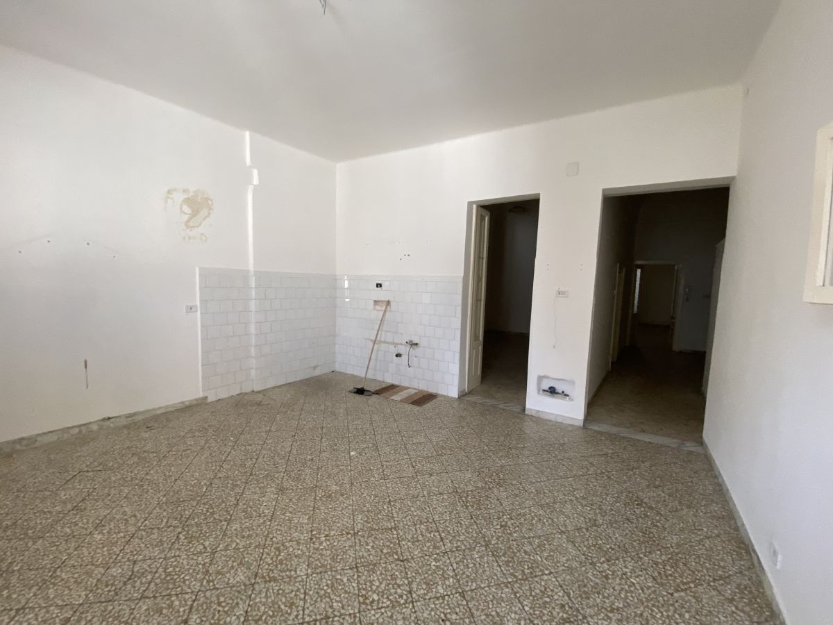 Appartamento di  2 vani /115 mq  a Triggiano (zona centro storico)