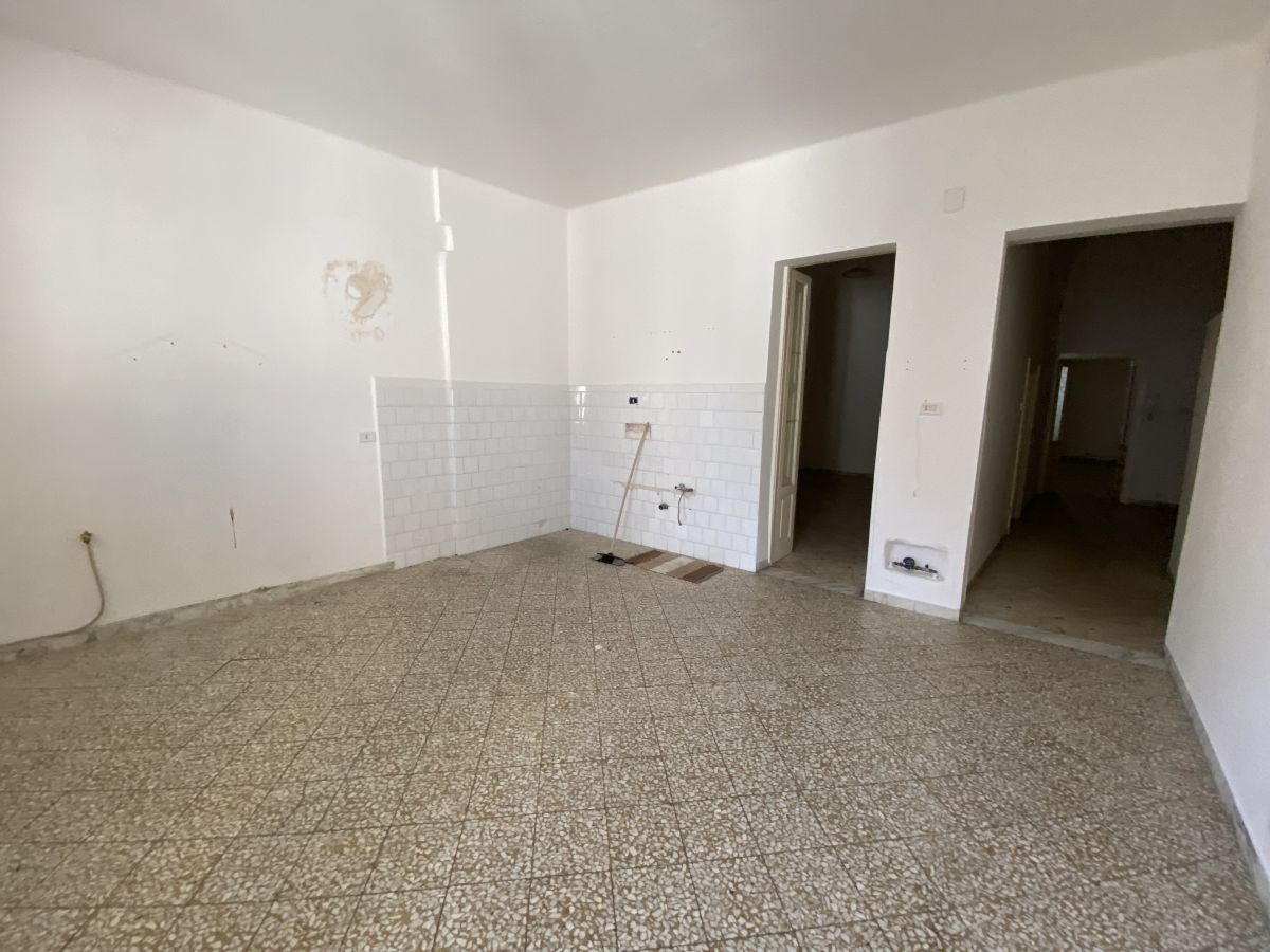 Appartamento di  2 vani /115 mq  a Triggiano (zona centro storico)