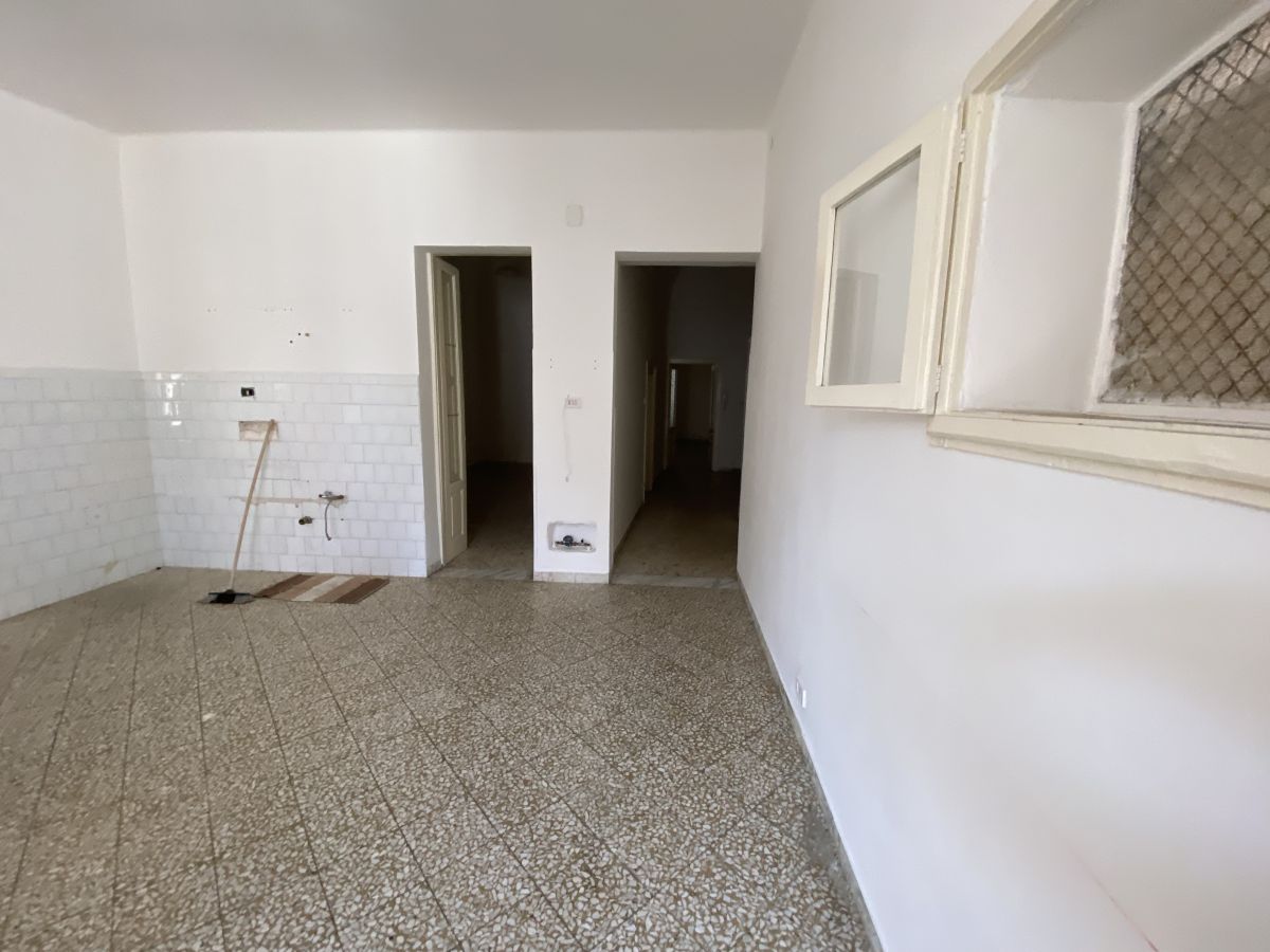 Appartamento di  2 vani /115 mq  a Triggiano (zona centro storico)