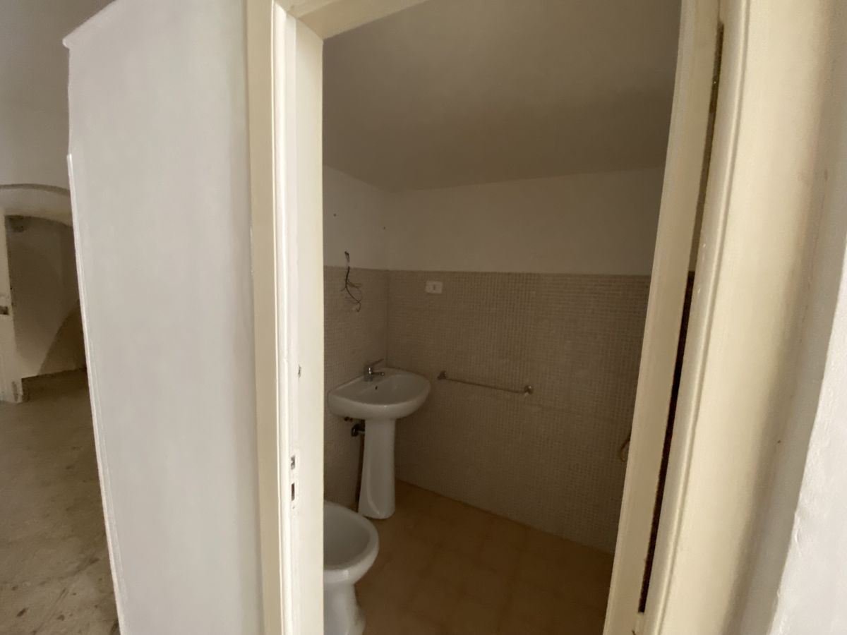 Appartamento di  2 vani /115 mq  a Triggiano (zona centro storico)