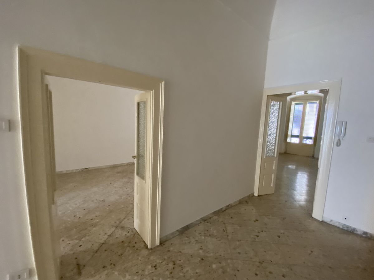 Appartamento di  2 vani /115 mq  a Triggiano (zona centro storico)