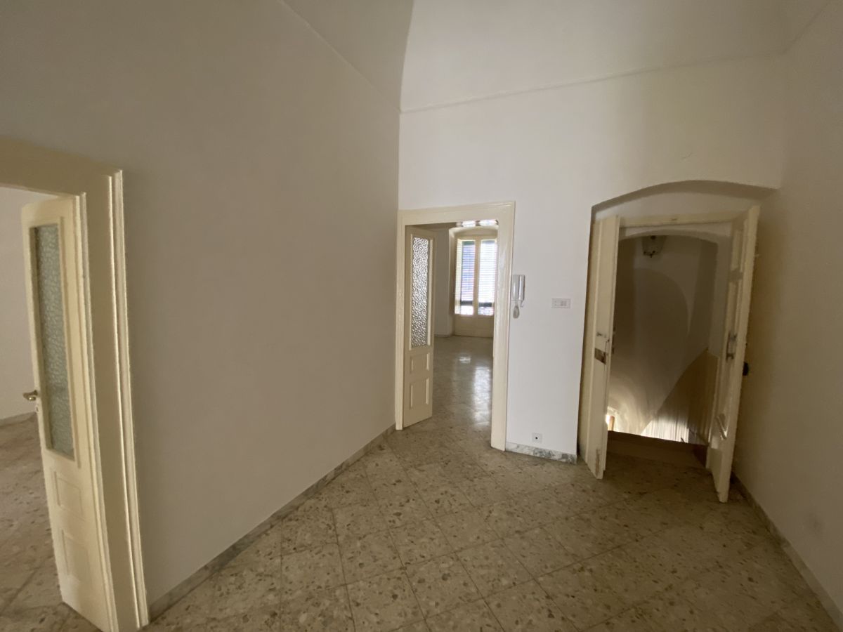 Appartamento di  2 vani /115 mq  a Triggiano (zona centro storico)