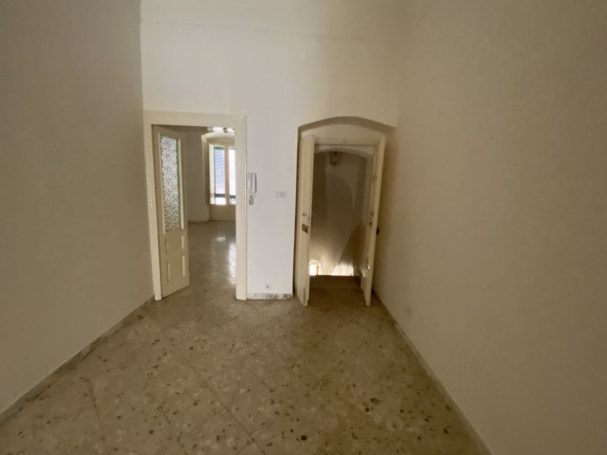 Appartamento di  2 vani /115 mq  a Triggiano (zona centro storico)