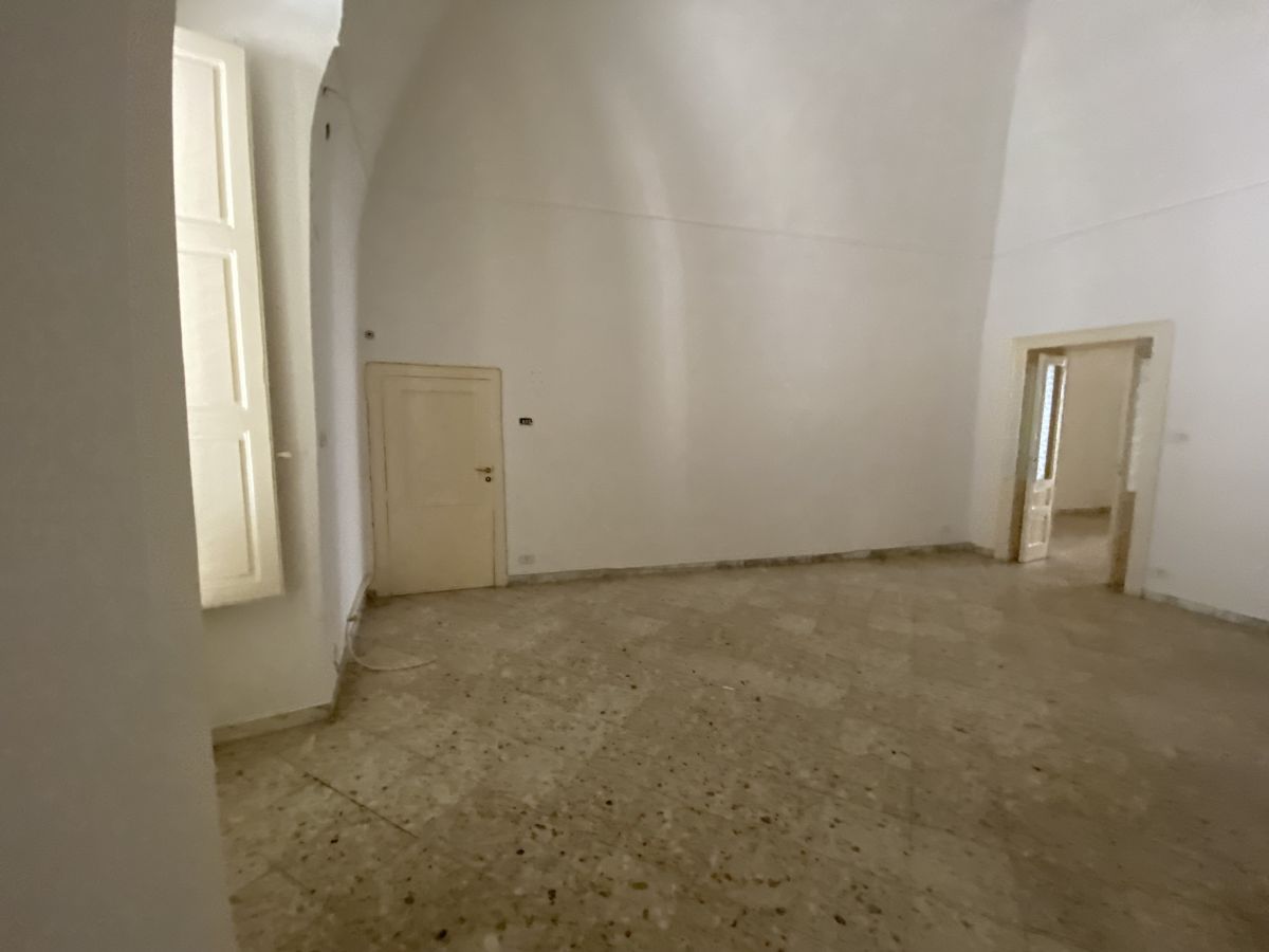 Appartamento di  2 vani /115 mq  a Triggiano (zona centro storico)