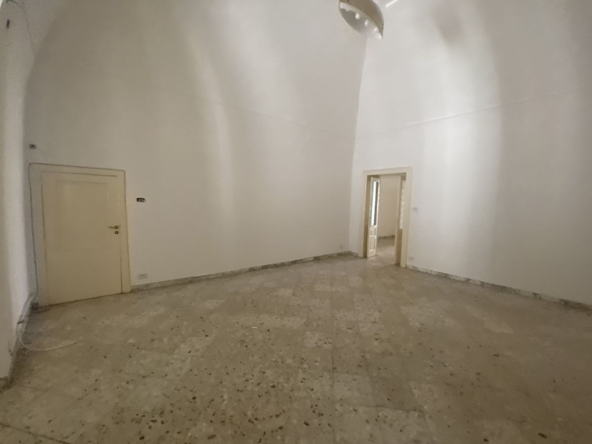 Appartamento di  2 vani /115 mq  a Triggiano (zona centro storico)