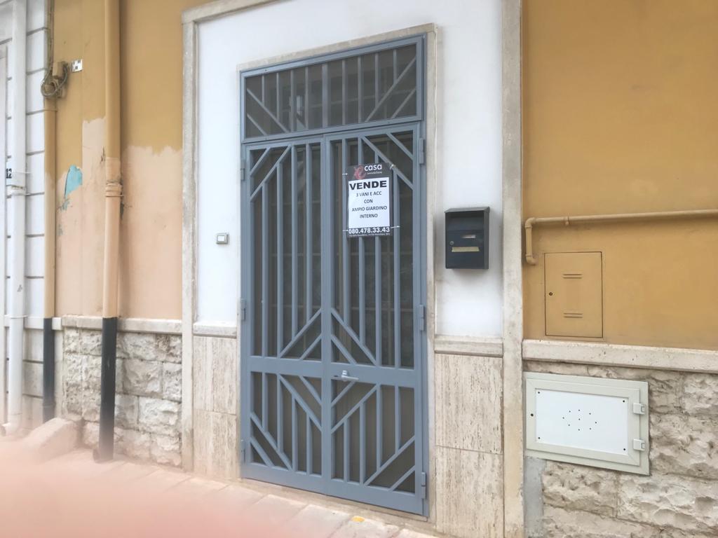 Casa indipendente di  3 vani /80 mq  a Noicattaro (zona zona via casamassima)