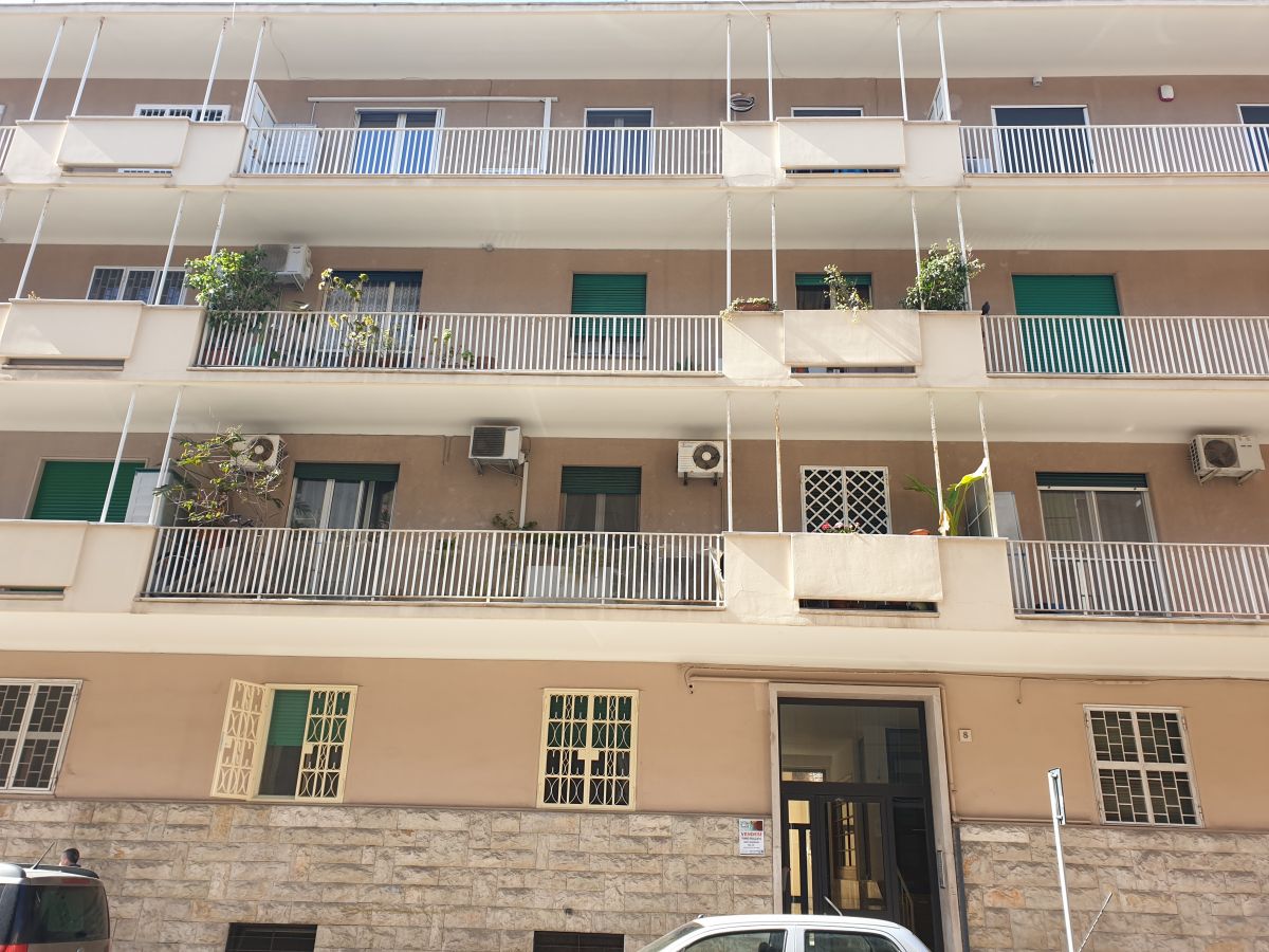 Appartamento di 4 vani/124 mq a Bari - Libertà  (zona Piazza Garibaldi)