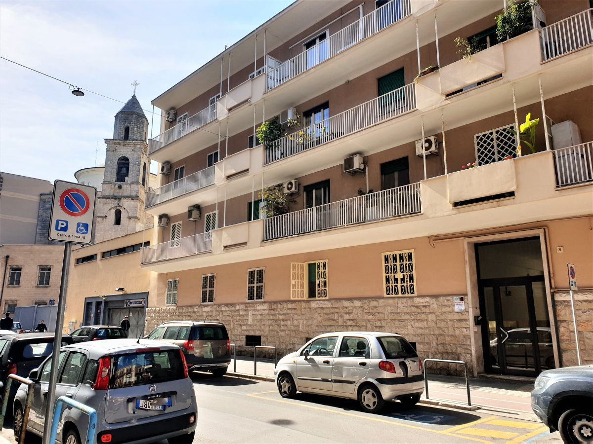 Appartamento di 4 vani/124 mq a Bari - Libertà  (zona Piazza Garibaldi)