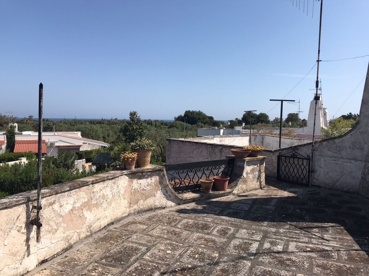 Villa (zona residenziale) di  3 vani /90 mq  a Ostuni (zona Consorzio Rosa Marina)