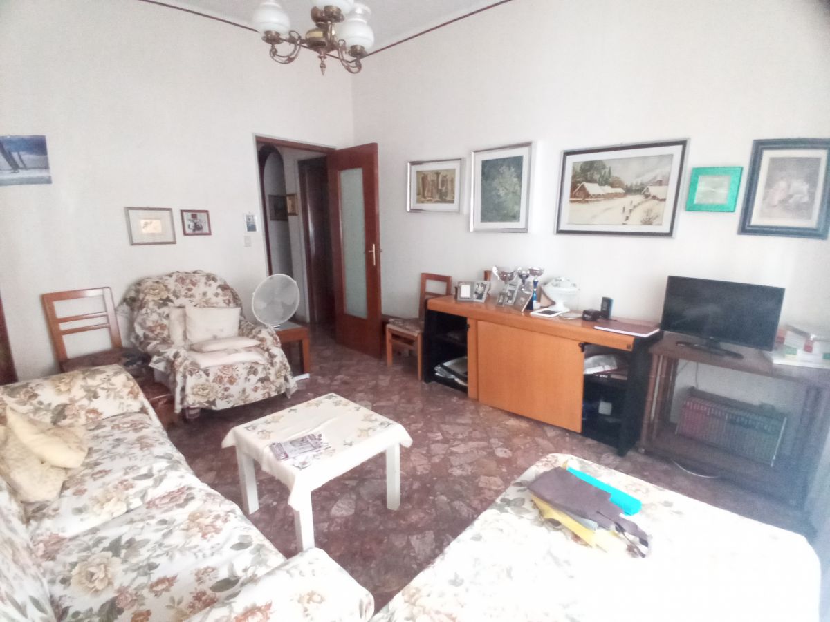 Appartamento di  3 vani /100 mq  a Bari - Murat (zona CENTRO)