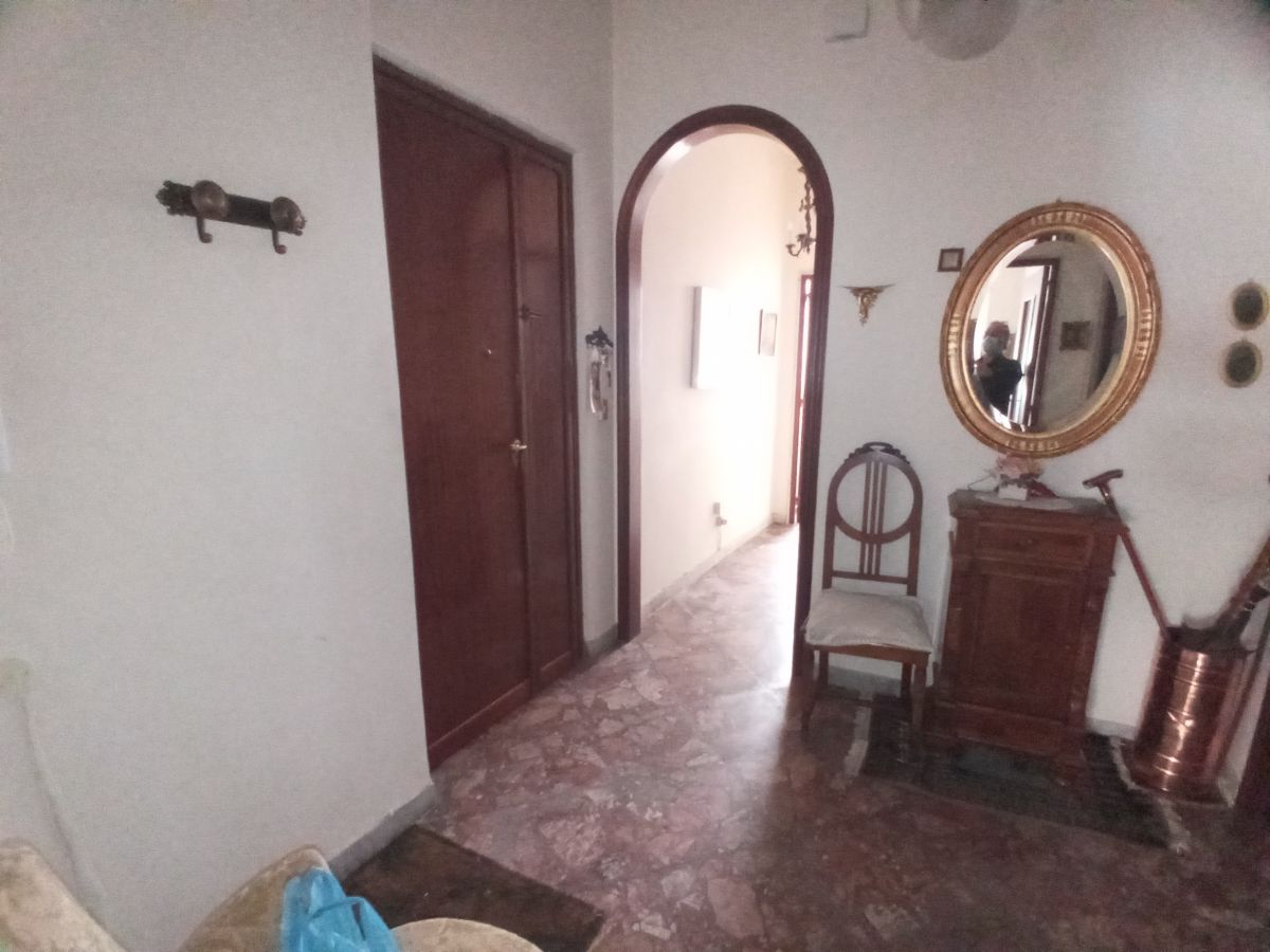 Appartamento di  3 vani /100 mq  a Bari - Murat (zona CENTRO)