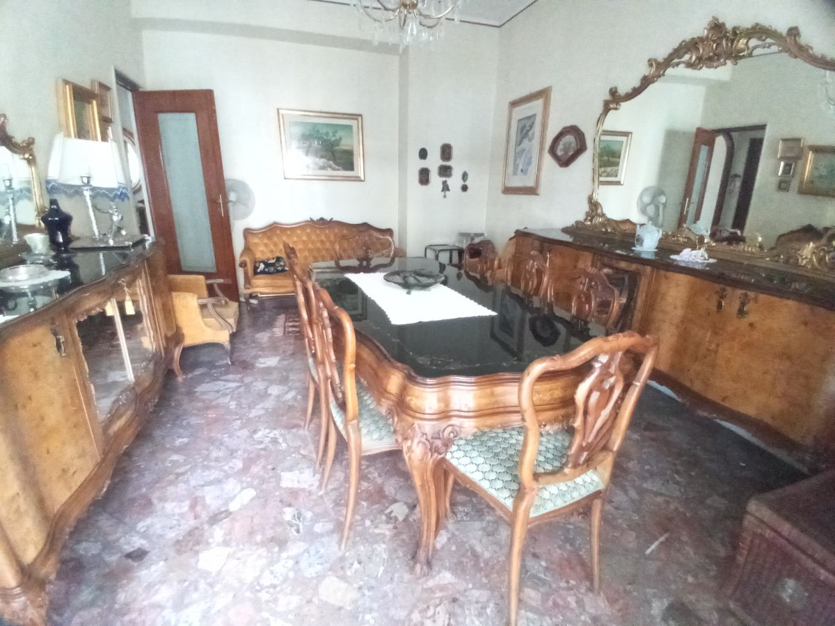 Appartamento di  3 vani /100 mq  a Bari - Murat (zona CENTRO)