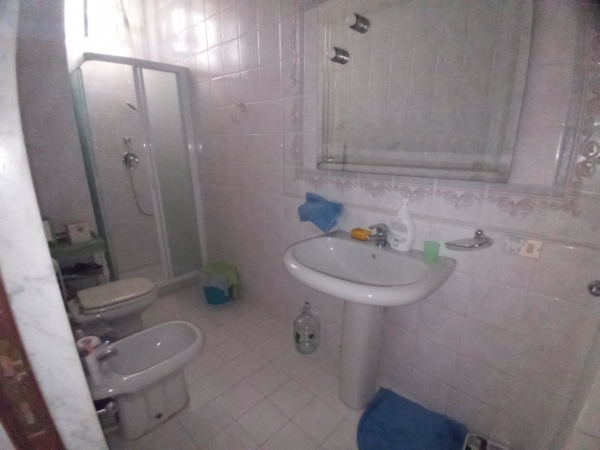 Appartamento di  3 vani /100 mq  a Bari - Murat (zona CENTRO)