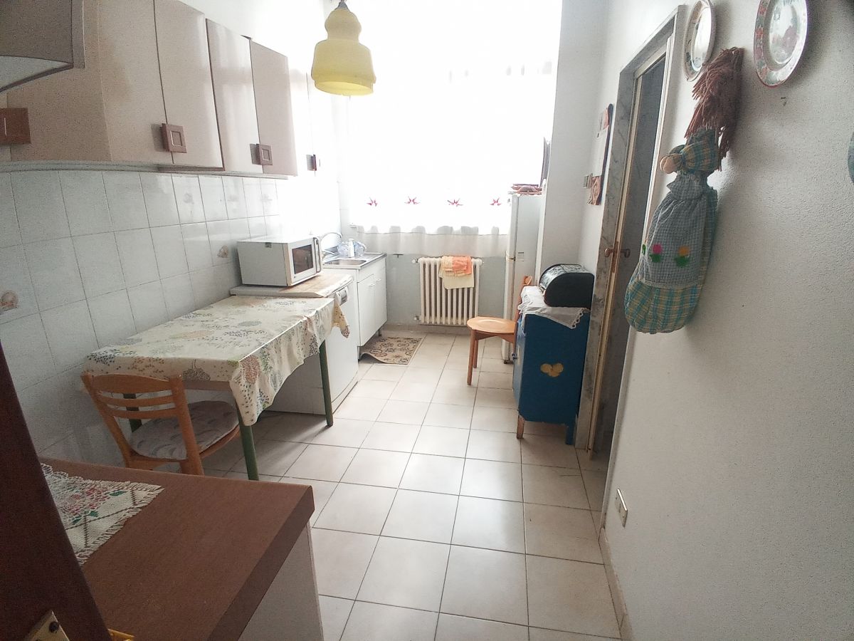 Appartamento di  3 vani /100 mq  a Bari - Murat (zona CENTRO)