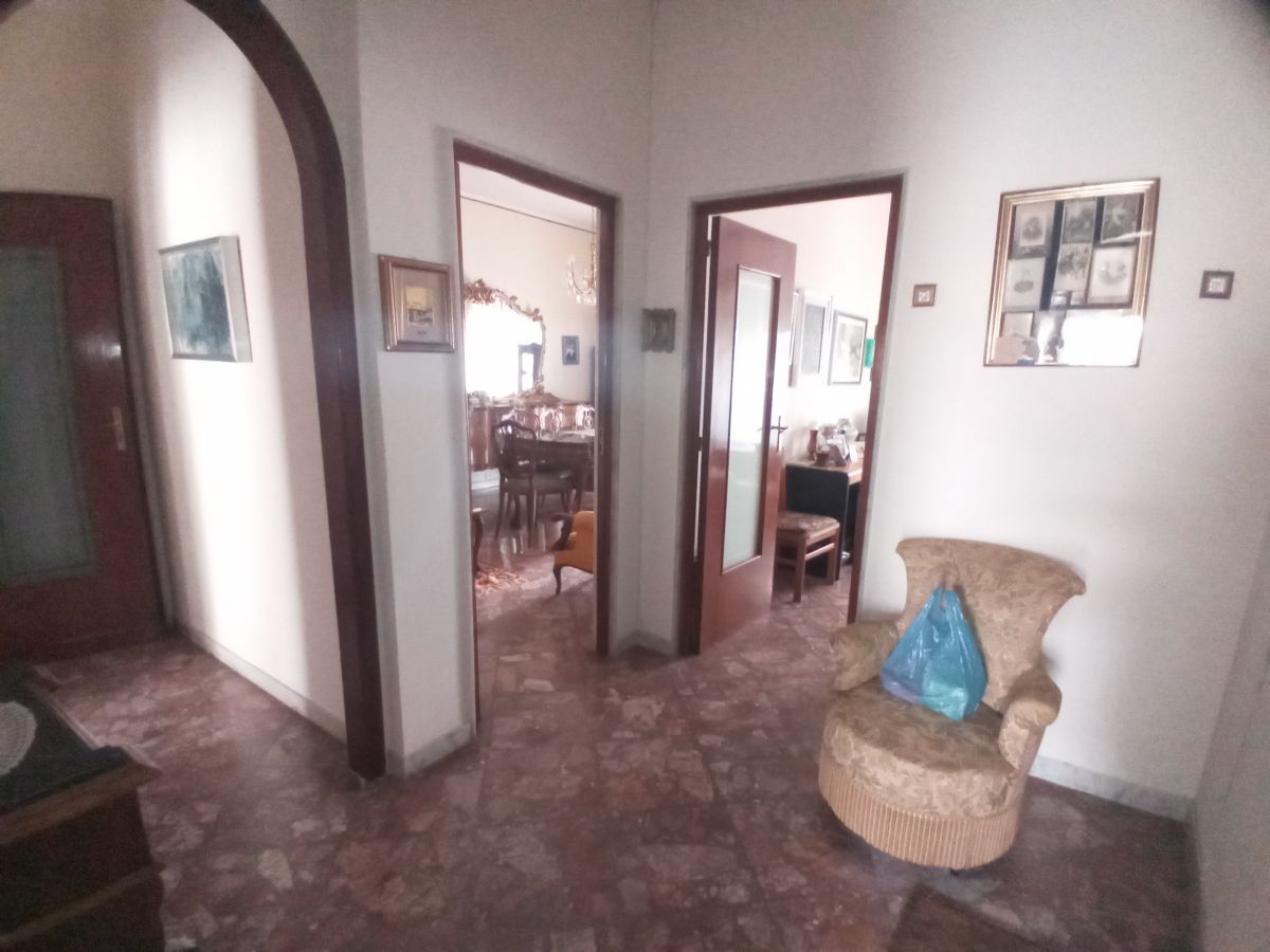 Appartamento di  3 vani /100 mq  a Bari - Murat (zona CENTRO)