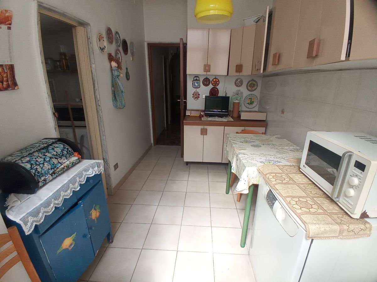 Appartamento di  3 vani /100 mq  a Bari - Murat (zona CENTRO)