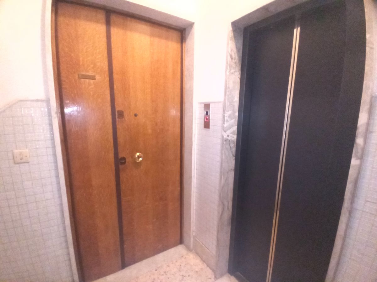 Appartamento di  3 vani /100 mq  a Bari - Murat (zona CENTRO)